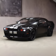 Diecast Model Dodge Challenger Hellcat SRT 1/24