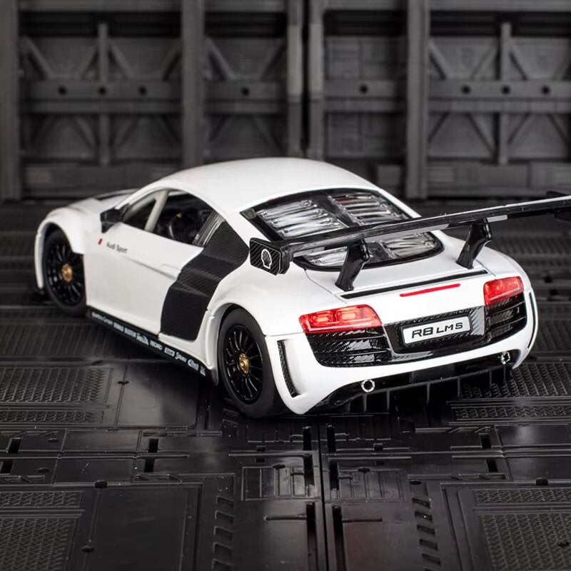 Diecast Model Officially Licensed Audi R8 1/24 – image 7 – KiddieWink